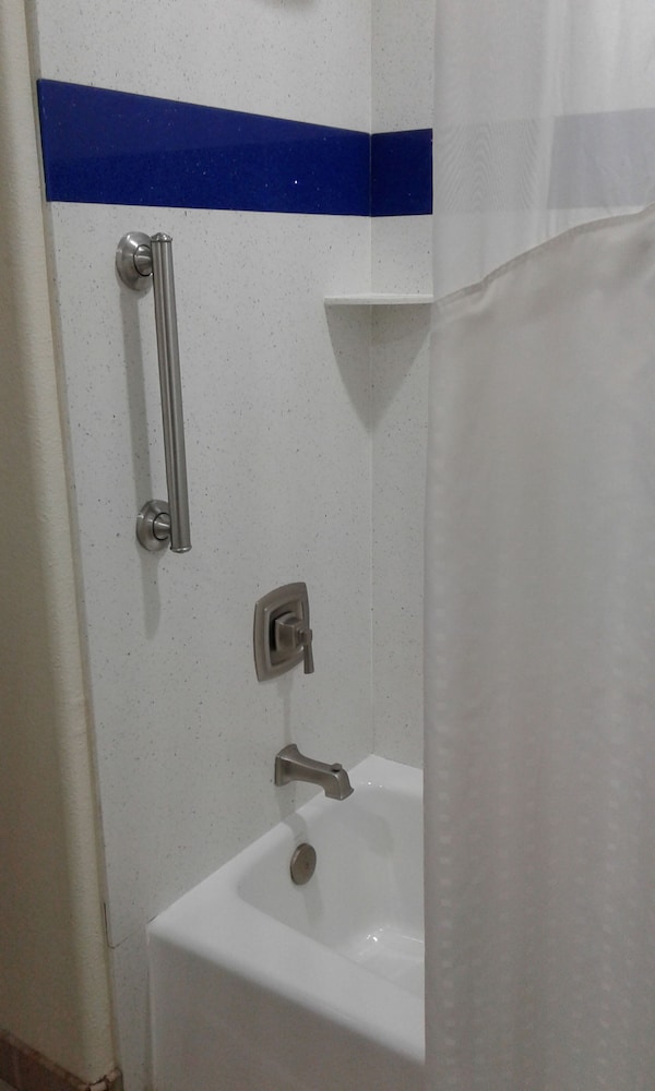 holiday inn express and suites raymondville by ihg