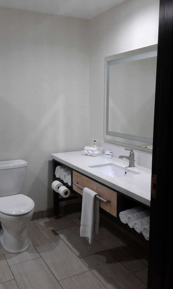 holiday inn express and suites raymondville by ihg