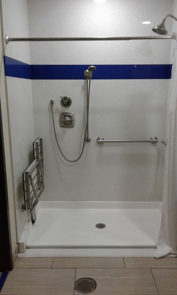 holiday inn express and suites raymondville by ihg