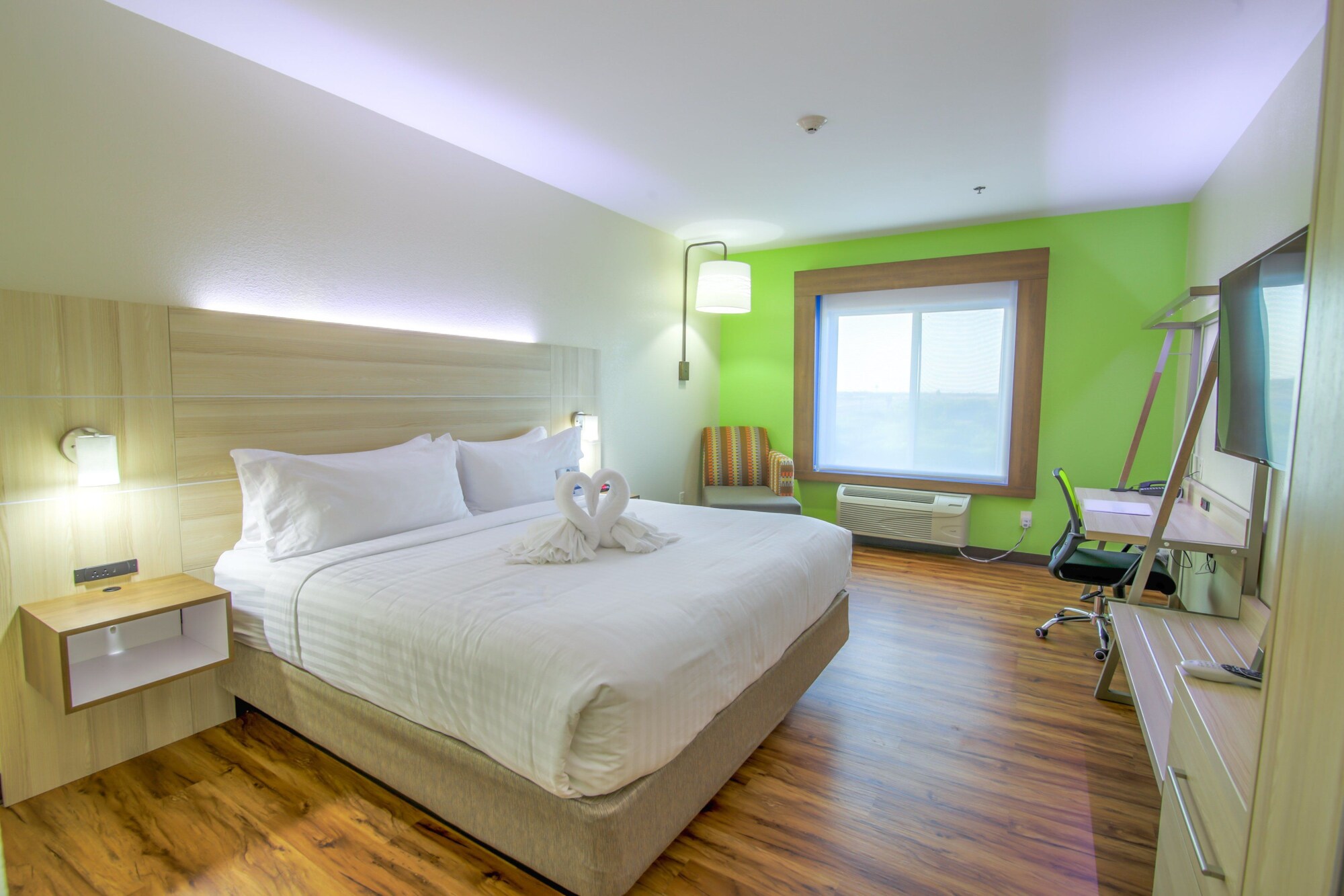 holiday inn express and suites raymondville by ihg