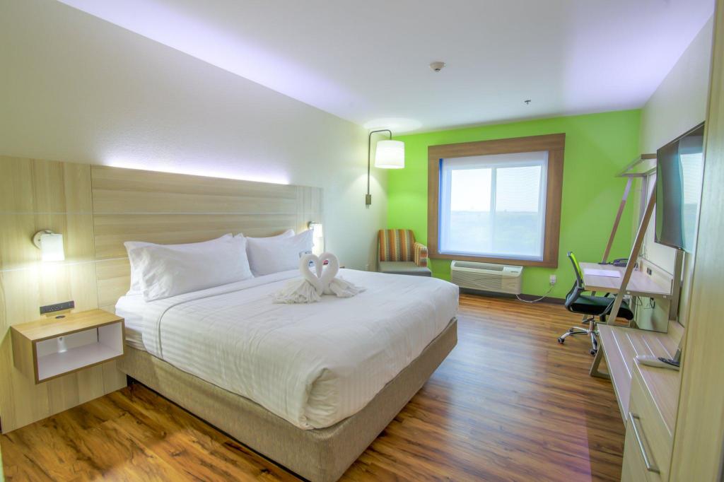 holiday inn express and suites raymondville by ihg