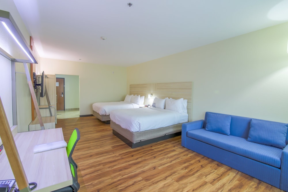 holiday inn express and suites raymondville by ihg