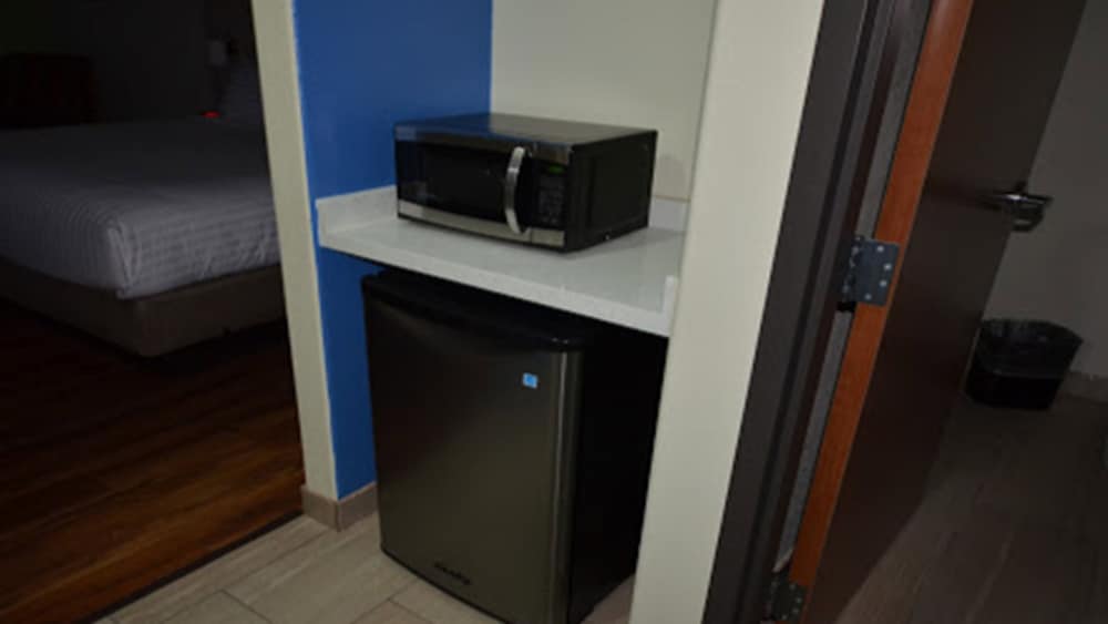holiday inn express and suites raymondville by ihg