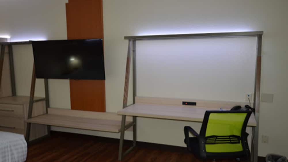 holiday inn express and suites raymondville by ihg