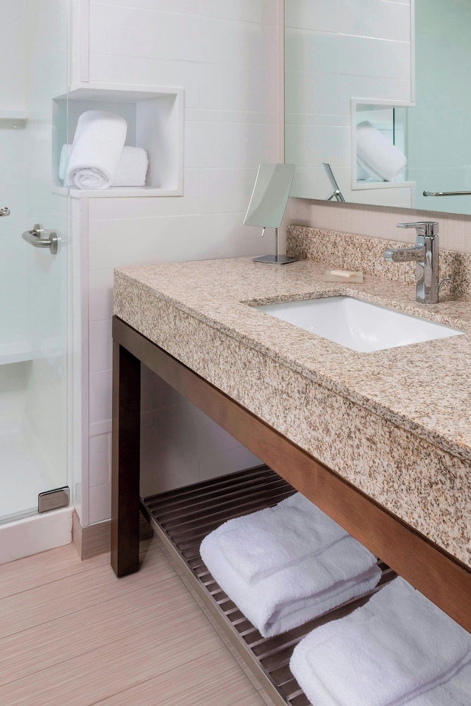 courtyard by marriott bismarck north