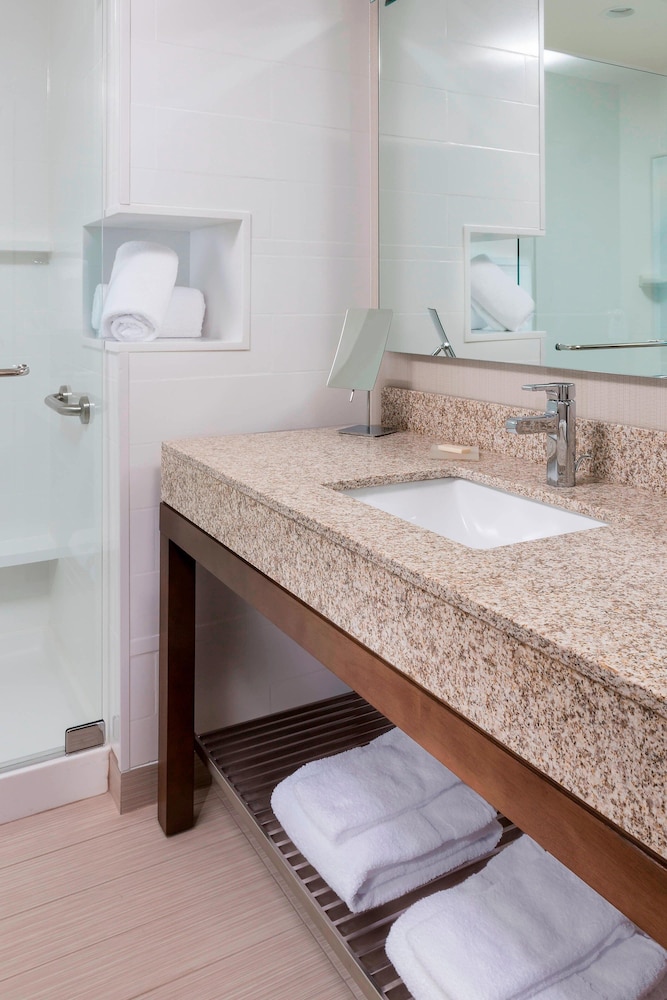 courtyard by marriott bismarck north