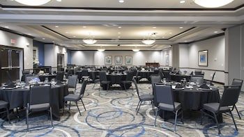 holiday inn indianapolis airport by ihg