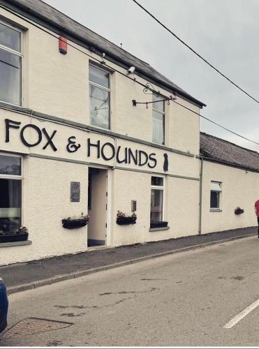 The Fox & Hounds,,1 star