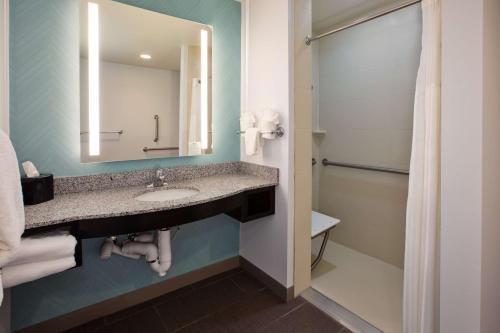 hilton garden inn benton harbor st joseph