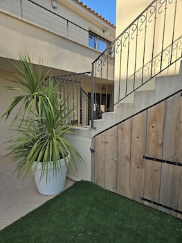 Les Loges Du Luberon,Coustellet>>Cabrieres-D'avignon,3 star