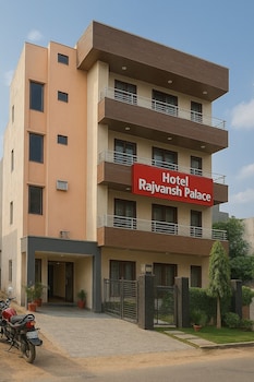 hotel raj vansh palace