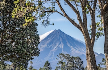 Pukekura Motor Lodge,New Plymouth>>Burgess Park,4 star