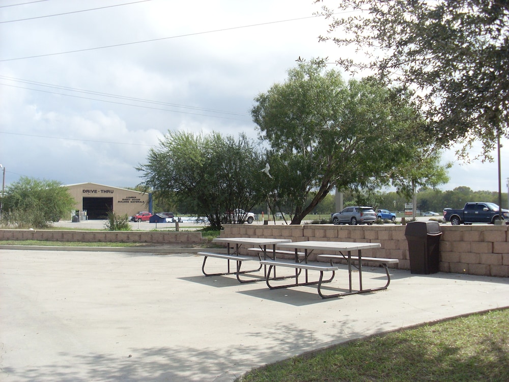 microtel inn and suites by wyndham kenedy karnes city