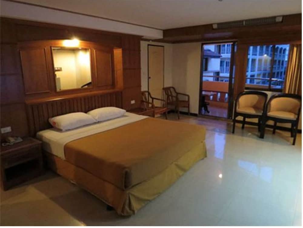 aa pattaya residence