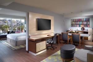 courtyard by marriott queretaro