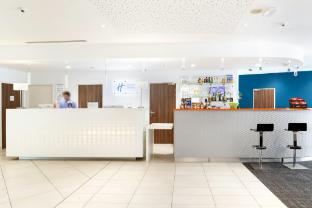holiday inn express toulon est by ihg