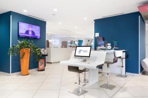 holiday inn express toulon est by ihg