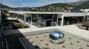 holiday inn express toulon est by ihg