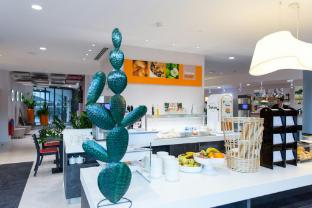 holiday inn express toulon est by ihg