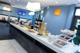 holiday inn express toulon est by ihg