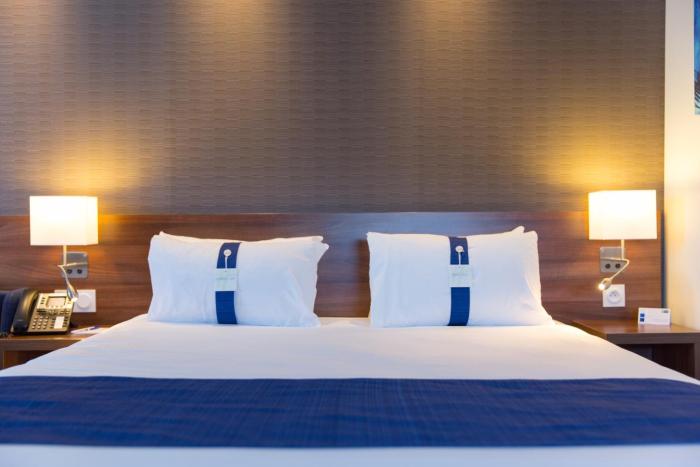 holiday inn express toulon est by ihg