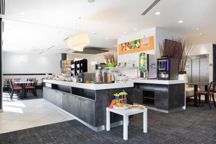 holiday inn express toulon est by ihg