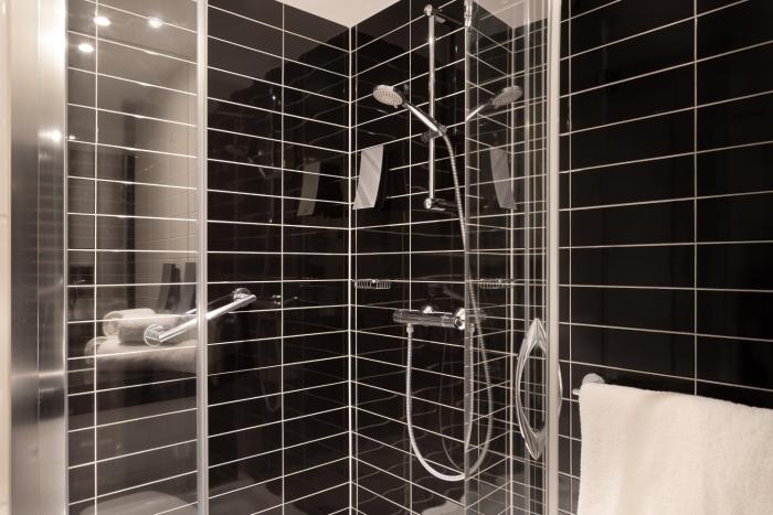 holiday inn express toulon est by ihg