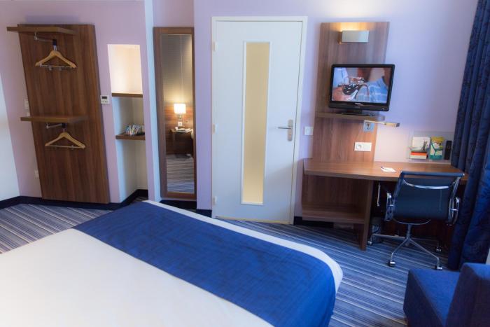 holiday inn express toulon est by ihg