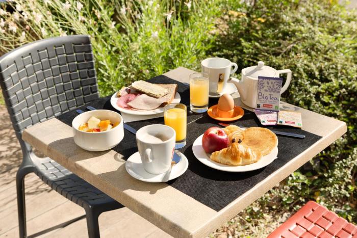 holiday inn express toulon est by ihg