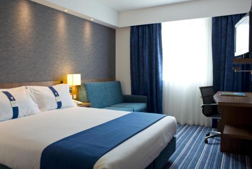 holiday inn express toulon est by ihg