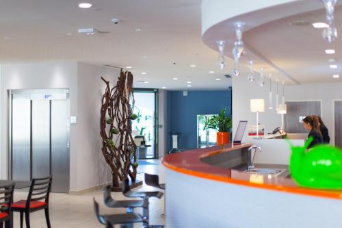 holiday inn express toulon est by ihg
