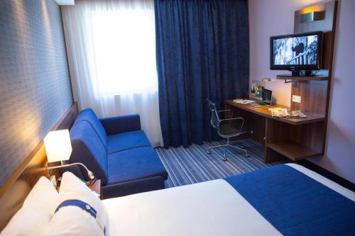 holiday inn express toulon est by ihg