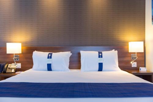 holiday inn express toulon est by ihg