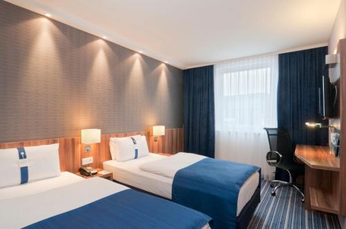 holiday inn express toulon est by ihg