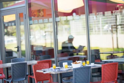 holiday inn express toulon est by ihg