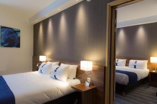 holiday inn express toulon est by ihg