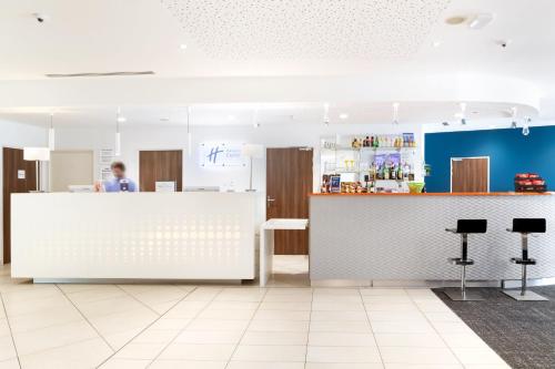 holiday inn express toulon est by ihg