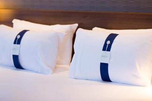 holiday inn express toulon est by ihg