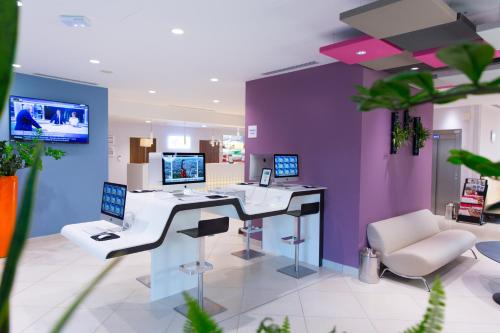 holiday inn express toulon est by ihg