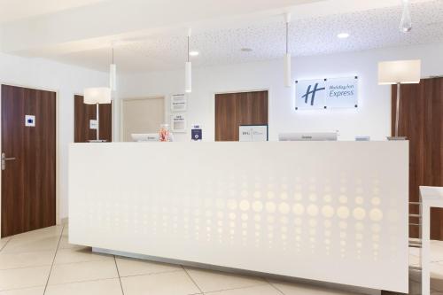 holiday inn express toulon est by ihg