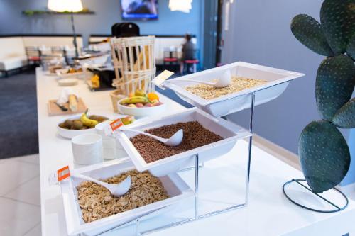 holiday inn express toulon est by ihg