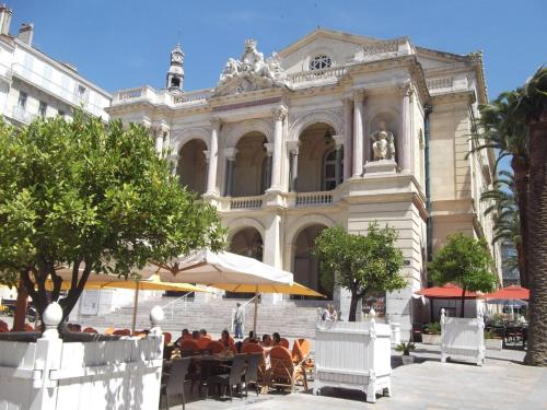 holiday inn express toulon est by ihg