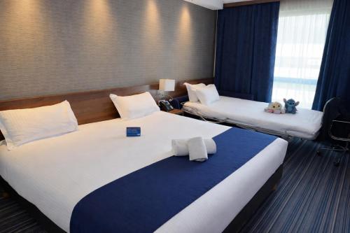 holiday inn express toulon est by ihg