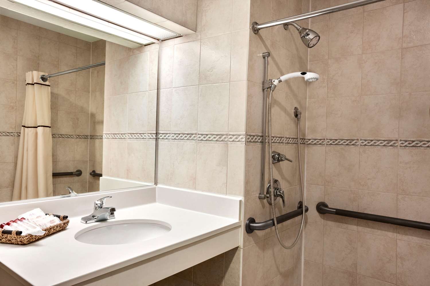 holiday inn newark international airport by ihg