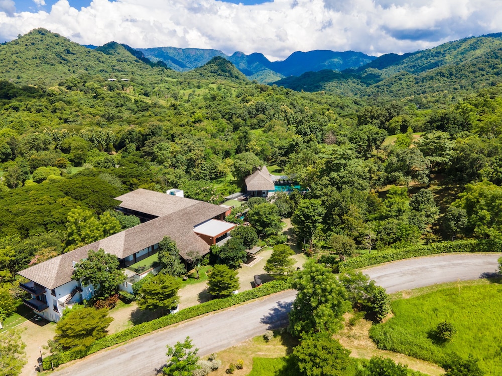 rain tree khao yai hotel