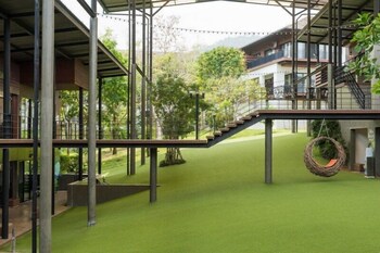 rain tree khao yai hotel