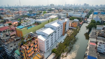 nouvo city hotel
