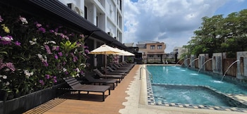 Nouvo City Hotel,,4 star