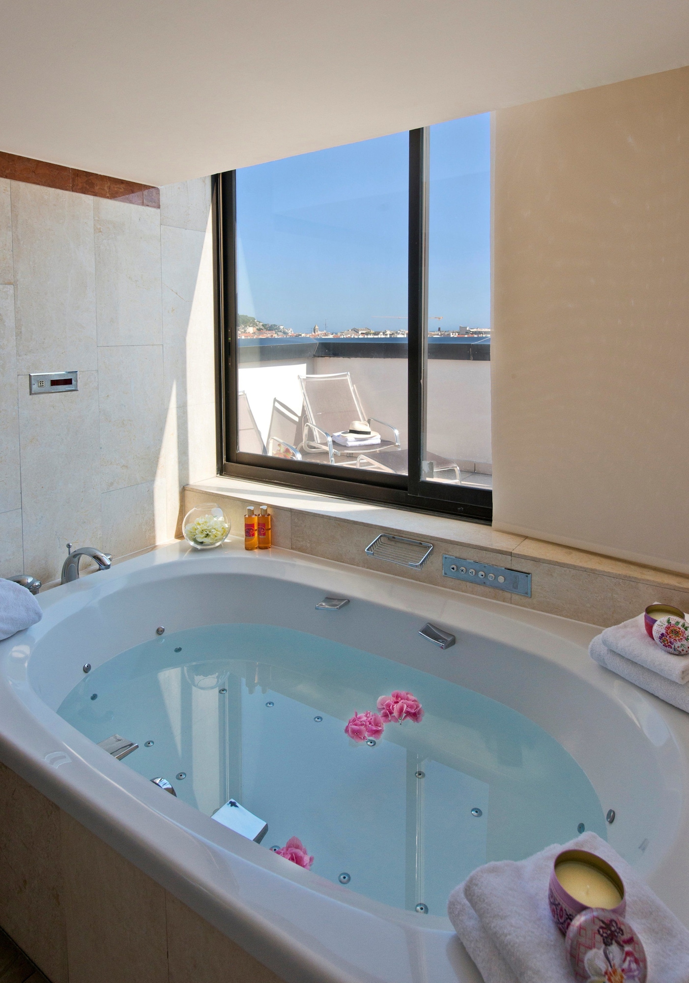 holiday inn nice by ihg
