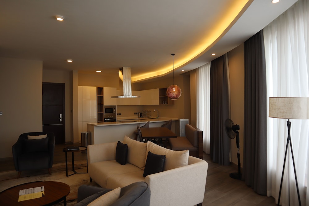 the curve by the park apartments